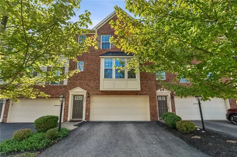 3009 Grey Fox Cir, Bridgeville, PA 15017
