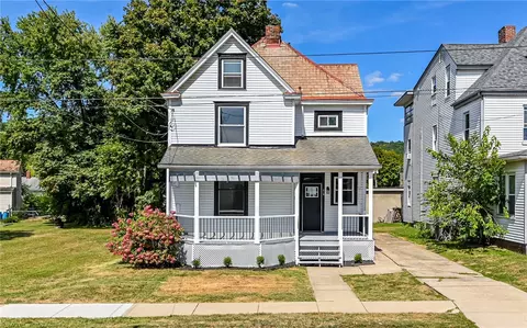 219 W Grandview Ave, Zelienople, PA 16063