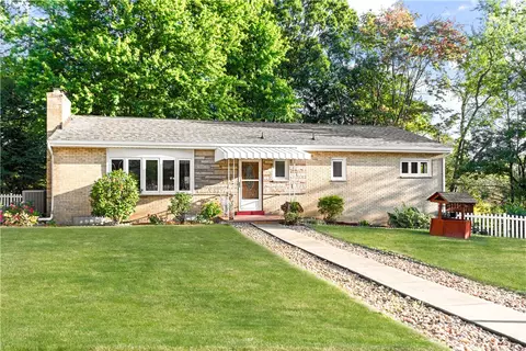 129 Rolling Hills Dr, Zelienople, PA 16063