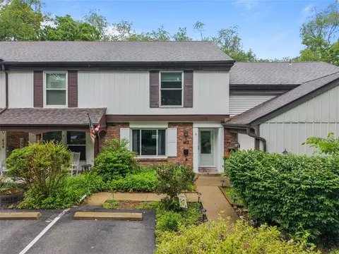402 Hunting Crk, Canonsburg, PA 15317