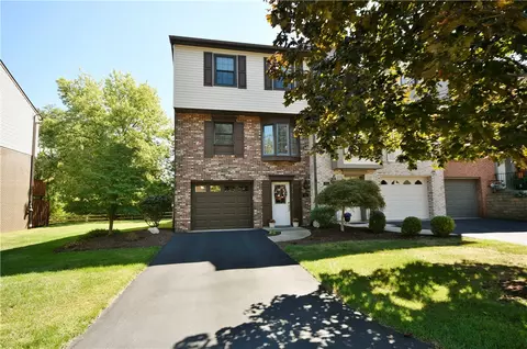 735 Windvue Dr, Pittsburgh, PA 15205