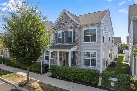 711 Withers Park Dr, Cranberry Township, PA 16066