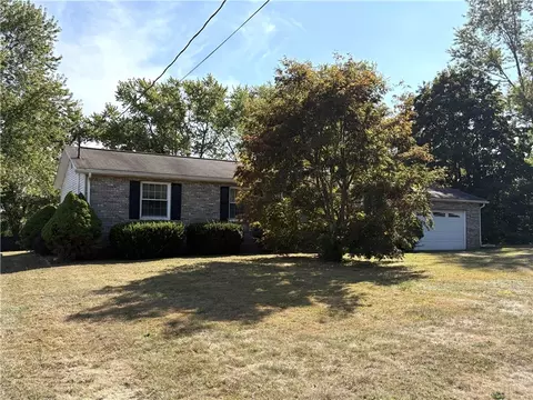 107 Lynne Dr, Beaver Falls, PA 15010
