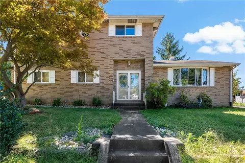 38 May Ave, Mckees Rocks, PA 15136