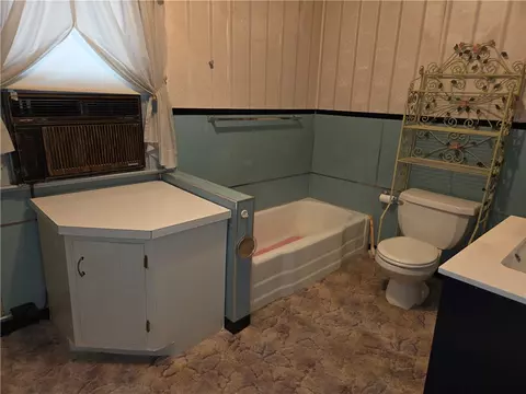 Bath - 616 E 3rd Ave, Tarentum, PA 15084 photo 2 of 3