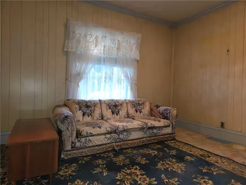 Living - 616 E 3rd Ave, Tarentum, PA 15084 photo 3 of 7