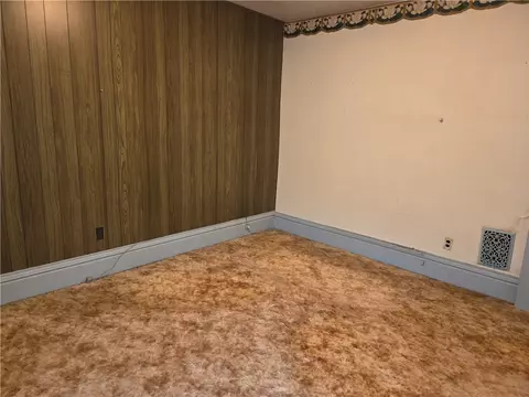 Bedroom - 616 E 3rd Ave, Tarentum, PA 15084 photo 4 of 9