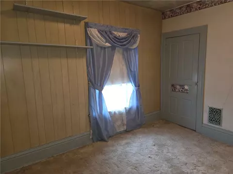 Bedroom - 616 E 3rd Ave, Tarentum, PA 15084 photo 6 of 9