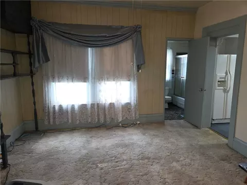 Living - 616 E 3rd Ave, Tarentum, PA 15084 photo 6 of 7