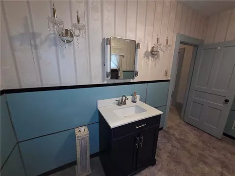 Bath - 616 E 3rd Ave, Tarentum, PA 15084 photo 3 of 3