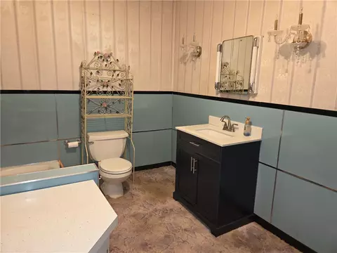 Bath - 616 E 3rd Ave, Tarentum, PA 15084 photo 1 of 3