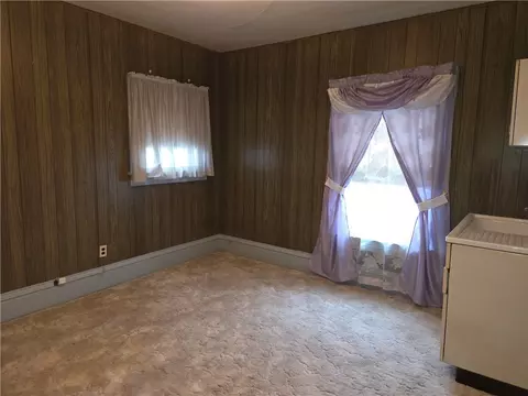Bedroom - 616 E 3rd Ave, Tarentum, PA 15084 photo 2 of 9