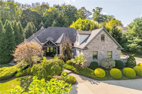 217 Canterwood Dr, Venetia, PA 15367
