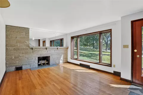 4253 Mount Royal Blvd, Allison Park, PA 15101 photo 2