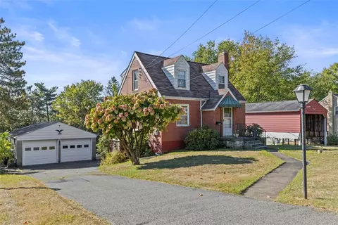 1645 Charlton Heights Rd, Coraopolis, PA 15108