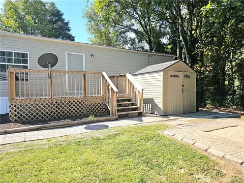 25 Holly Hill Dr, Freedom, PA 15042
