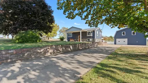 3790 Grandview Rd, Ellwood City, PA 16117