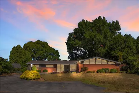 112 Linden St, Beaver Falls, PA 15010