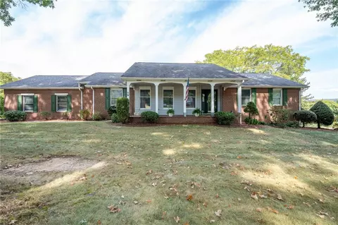 206 Apple Hill Dr, Latrobe, PA 15650