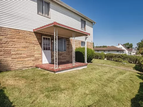 2130 W Pike, Houston, PA 15342