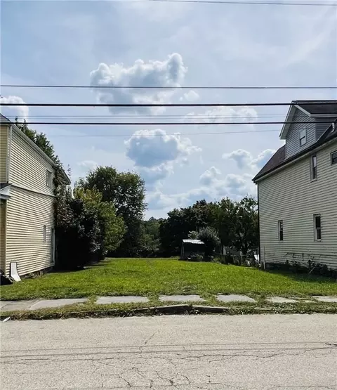 650 Addison St, Washington, PA 15301