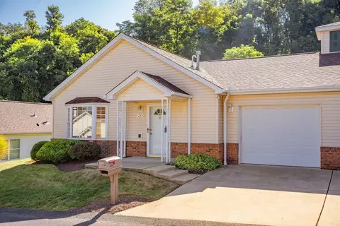 208 Village Ct, Washington, PA 15301