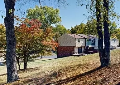 358 New World Dr, Clairton, PA 15025