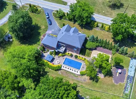 216 Locust Valley Rd, Greensburg, PA 15601