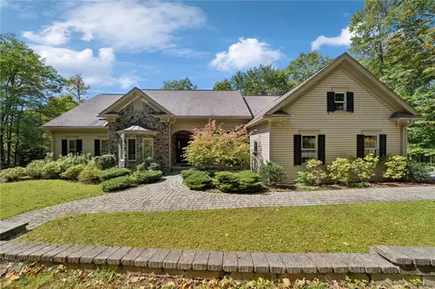 R2216 Woodcrest Drive, Johnstown, PA 15905