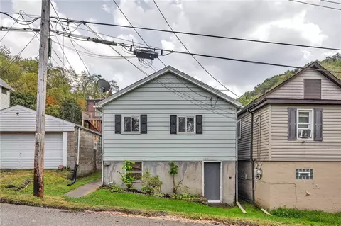 400 Pennsylvania Ave, Wall, PA 15148