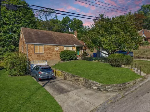 3013 Hebron Dr, Pittsburgh, PA 15235
