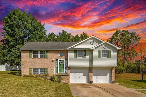 2242 The Cir, Washington, PA 15301