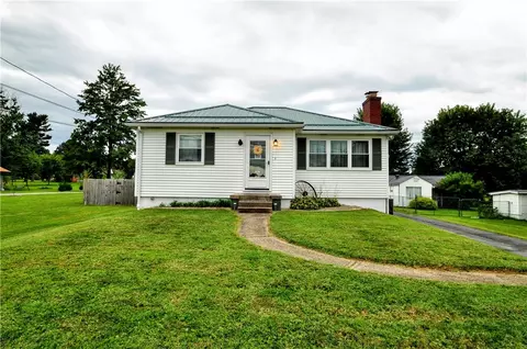 1555 Theatre St, Latrobe, PA 15650