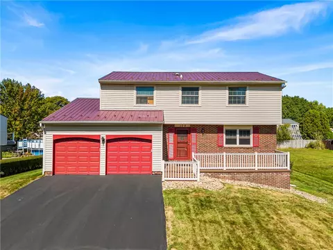 109 Briarwood Ln, Cranberry Township, PA 16066