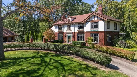 405 W Washington Blvd, Grove City, PA 16127
