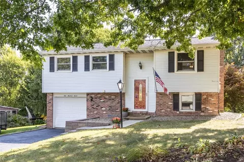 107 Woodridge Dr, Cranberry Township, PA 16066