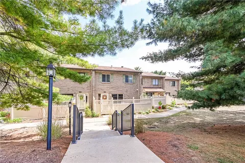 204 Williamsburg Ln, Export, PA 15632