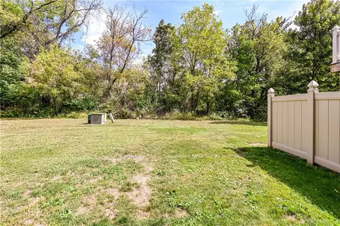 204 Williamsburg Ln, Export, PA 15632 photo 10