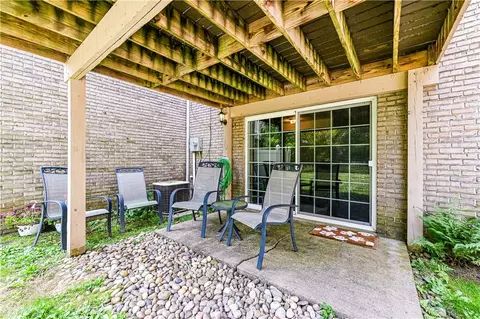 204 Williamsburg Ln, Export, PA 15632 photo 11