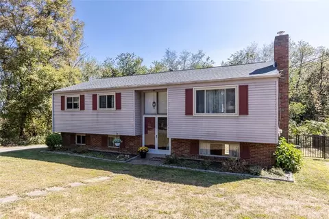 1423 Lexington Dr, New Brighton, PA 15066