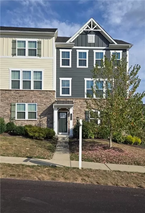 1008 Adair Ave, Valencia, PA 16059