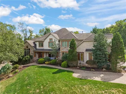 233 Mccombs Rd, Venetia, PA 15367