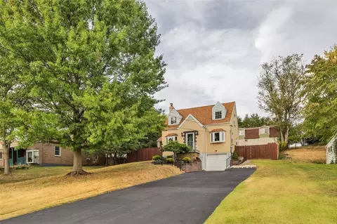 32 Wayne Ave, Jeannette, PA 15644