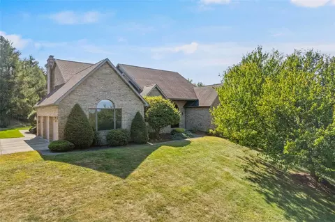 38 Indian Fields Trl, New Kensington, PA 15068