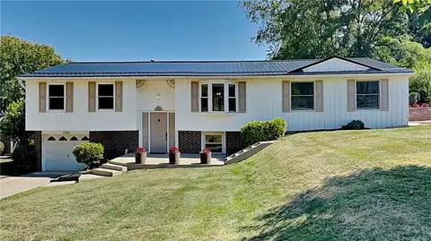 136 Wallridge Dr, Coraopolis, PA 15108