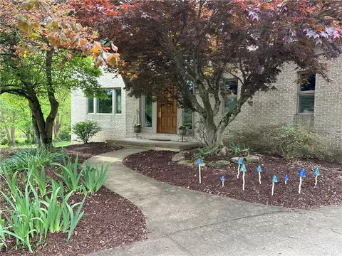 337 Saratoga Dr, Uniontown, PA 15401