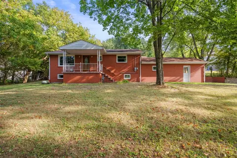 4001 Crissman Dr, Aliquippa, PA 15001