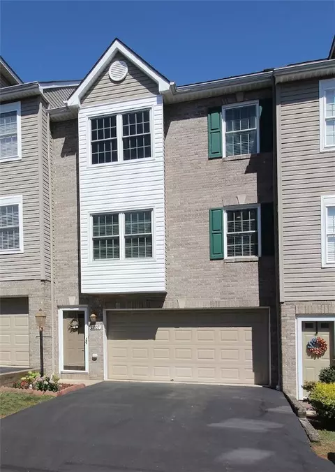 2007 Trotwood Ct, Jeannette, PA 15644