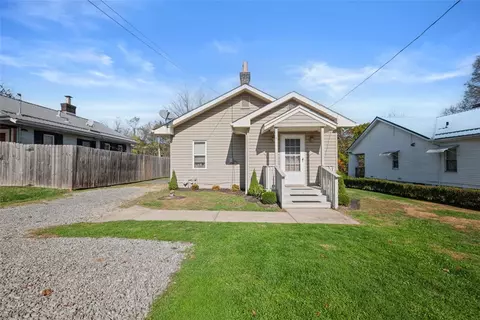 5 Crest Dr, Indianola, PA 15051