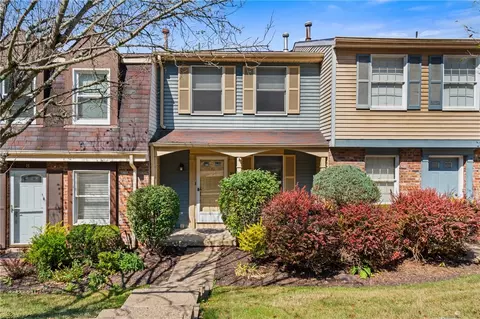 10 Shadow Dr, Pittsburgh, PA 15227